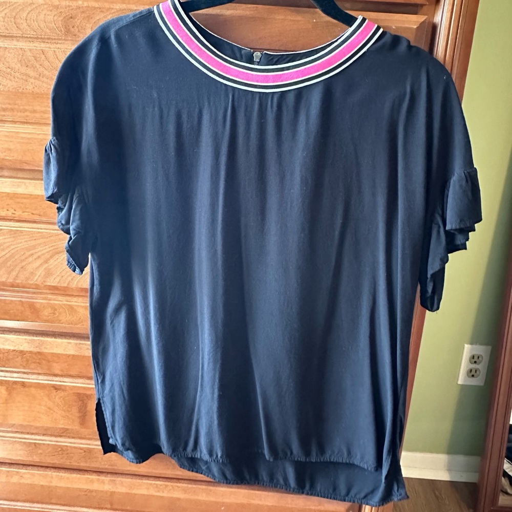 DR2 Black Short Sleeve Blouse with Pink Collar